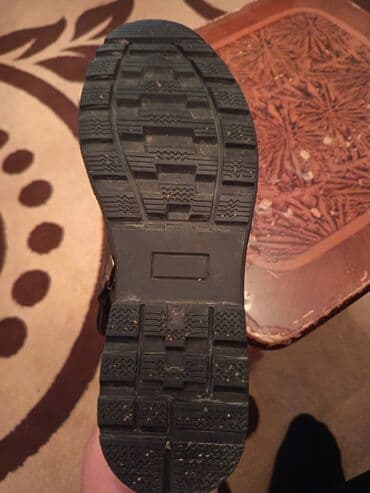 yun kişi kardiqanları: Brend: Bayza Model kodu: 8843 5228 Ölçü: 41 Məhsul: Qara rəngli kişi — 2