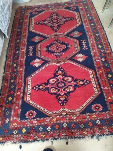 qədmi əşyalar: Qədim üslubda əl toxuması xalça - Rənglər: qırmızı, tünd göy — 1