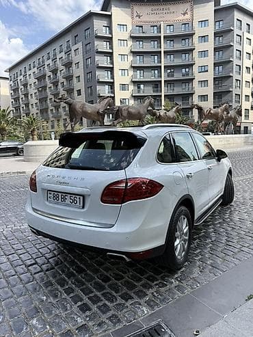 Porsche Cayenne üçün premium interyerli SUV. Avtomobilin salonu bej — 9