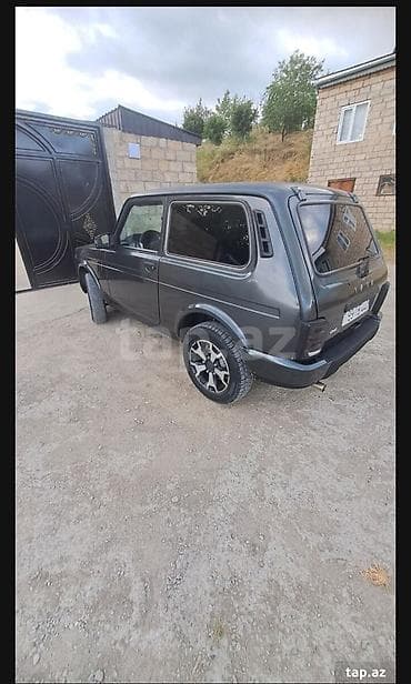 hibrit maşınlar: Avtomobil: Lada Niva (3 qapı, tam ötürücülü off-road SUV) — 4