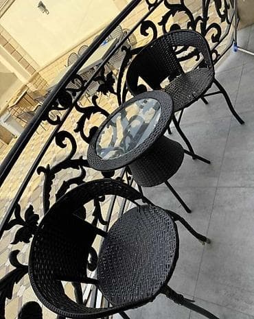 Bağ, çöl oturacaqları: Yumru masa, 2 stul, Açılmayan, Stullar ilə, Həsir toxunuşlu — 1