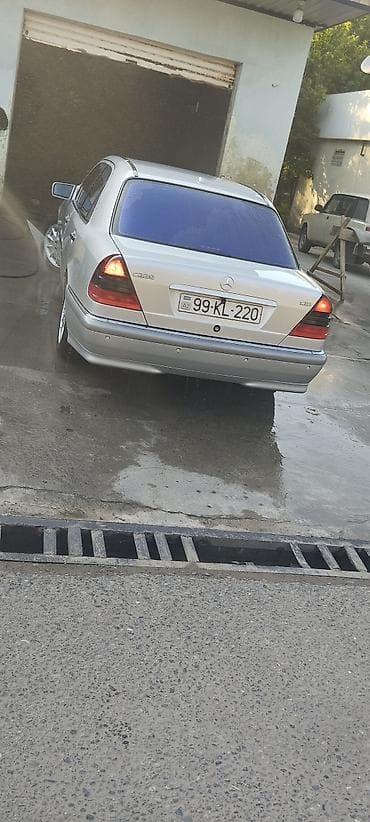 salon niva: Mercedes-Benz 220: 2.2 л | 2000 г. Седан — 1