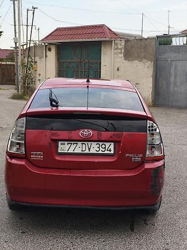 Toyota Prius (2-ci nəsil) hibrid hetçbek - Rəng: qırmızı, 5 qapılı — 4