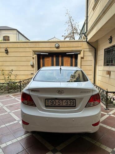 тойота камри 2012 цена: Hyundai Accent sedan – ağ rəng, 4 qapı, şəhər üçün rahat və ekonomik — 5