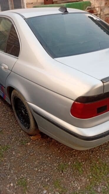 akkumlyator satışı: Gümüşü rəngli BMW M5 avtomobili, sedan kuzov tipinə malikdir — 4