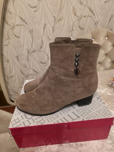 женские зимние ботинки на шнуровке: Размер: 40, цвет - Черный, Б/у — 4