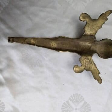 qedimi eşyalar: 3 ədəd çoxdan qalma bronza fiqurlar. mebel aksesuarları kimi də — 2