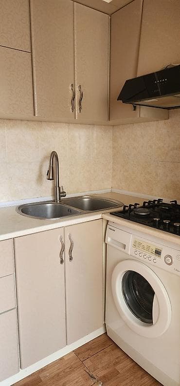 balaca metbex dizayni: Mətbəx mebeli dəsti - Rəng: açıq bej (parlaq), üzərində zərif naxışlı — 2