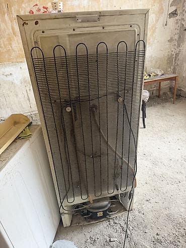 xaladenik balaca: Unvan- Elmler metrosu, Qoc etle uzbe uz bina. Soyuducu ishleyir, ev — 3