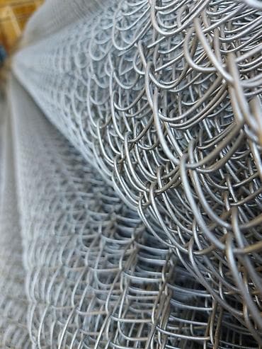 tor setka: Məhsul: Məftil tor hasar (chain-link) rulonları Təsvir: - Material — 3