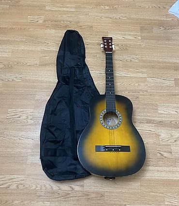 Akkustik gitara + yumşaq çanta - Korpus: dreadnought forma, sunburst