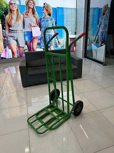 rendeler: Metal borudan hazırlanmış iki təkərli dolu (əl arabası/ştanqa tipli — 2