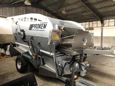 Yem qarışdıran və paylayan 12 kubluq. Türkiyənin çox keyfiyyətli