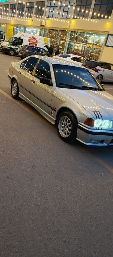 BMW 3 series: 1.8 l | 1997 il Sedan