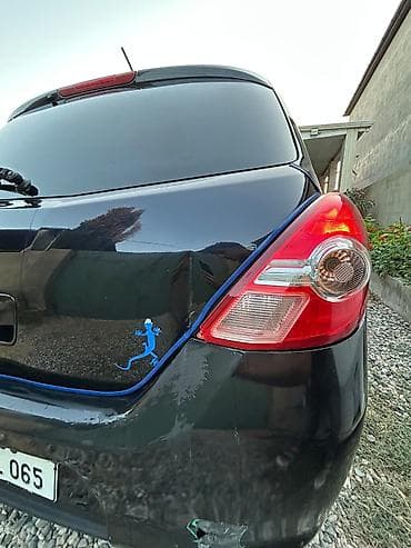 07 2011: Nissan Tiida: 1.5 l | 2011 il Hetçbek — 4