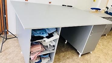 dolap ofis: Tikiş atelyesi üçün geniş kəsim və işləmə masası
Eni 1.50m
Uzunluq 2m — 1
