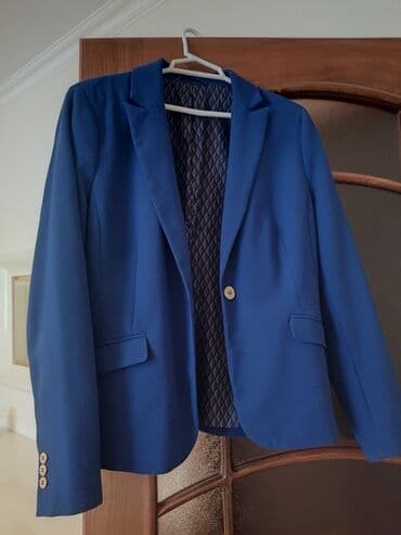 голубые женские костюмы: Könül açan mavi rəngdə qadın blazer ceket. Xüsusiyyətlər: - Klassik — 1