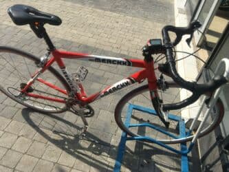 yığılan velosipedlər: Belçika brend merckx velosipedi. Yüngül amma keyfiyyətli karbon gövdə( — 9