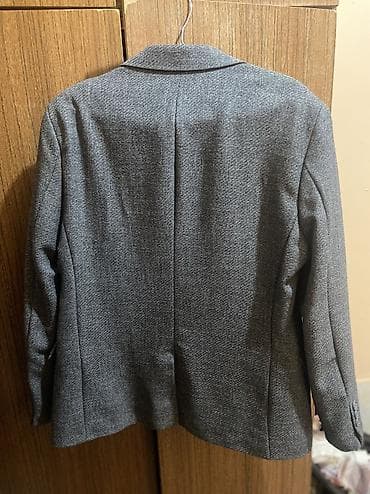 geyimleri: Kişi üçün klassik üslubda pencək satılır. Az geyinilib, yaxşı — 2