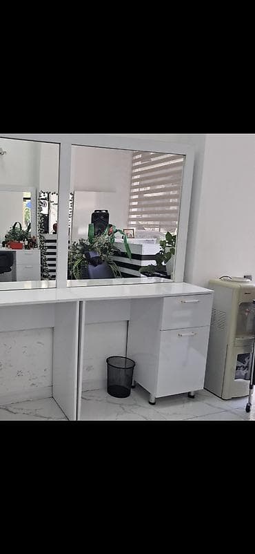 Yeni, Saş kəsimi üçün masa, Güzgülü lalafo.az -da Yeni, Saş kəsimi üçün masa, Güzgülü