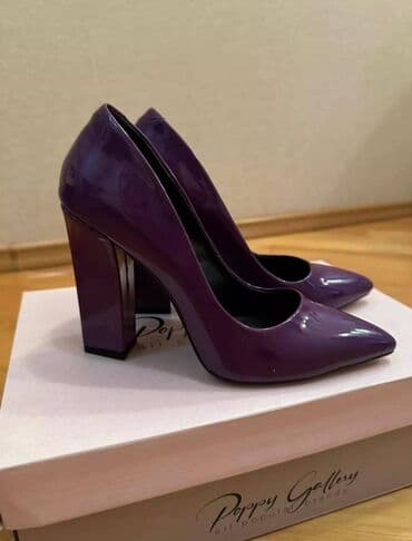 Kişi ayaqqabıları: Bənövşəyi laklı qadın tuflisi - Marka: Hazel (qutu üzərində “Poppy — 2