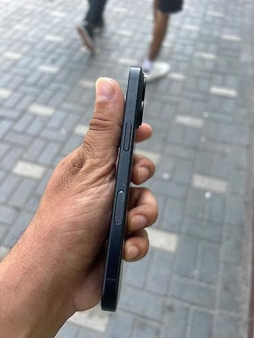 IPhone 16, 128 GB, Qara, Simsiz şarj — 2