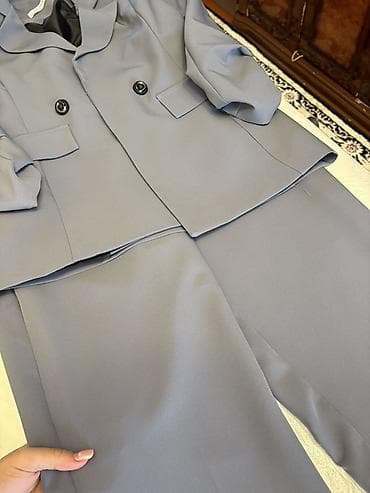 Qadınlar üçün iki hissəli kostyum dəsti - Rəng: Açıq boz - Komplekt