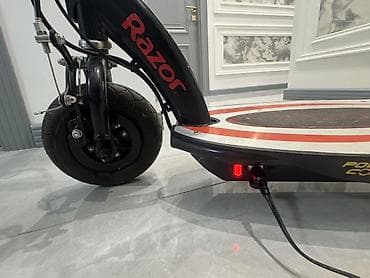 Razor Power Core E100 elektrik skuteri - Brend/model: Razor Power