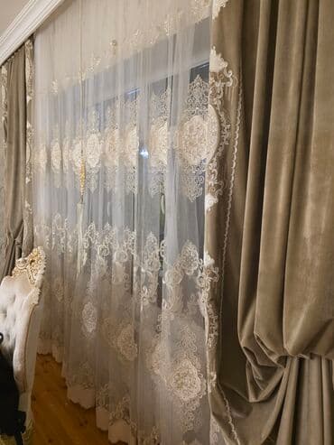 Mücrülər: Zərif naxışlarla bəzədilmiş, bej rəngli tül pərdə və ağır bej rəngli — 1