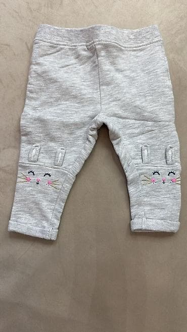 Ağ rəngdə, elastik belə malik uşaq şalvarı. Diz nahiyələrində sevimli lalafo.az -da Ağ rəngdə, elastik belə malik uşaq şalvarı. Diz nahiyələrində sevimli