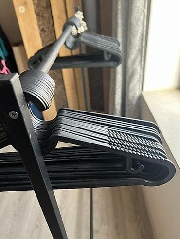 Оборудование для мойки: 1 ədəd 1 manat Məhsul: Qara plastik paltar asqıları dəsti - — 10