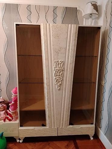 stakanlar: Şüşəli dolab vitrini, Yeni, Ünvandan götürmə — 1