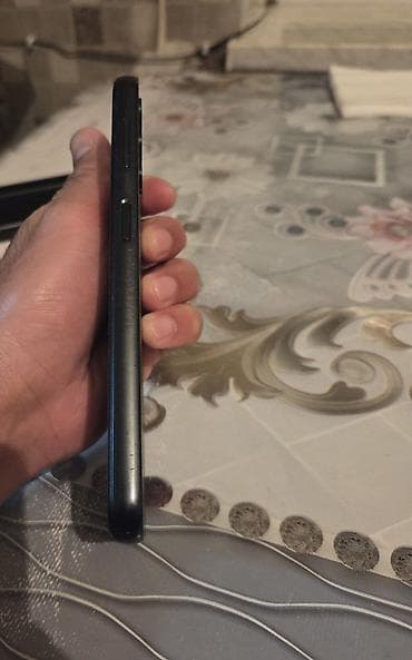 limitsiz internet: Məhsul: Smartfon (qara rəng) Xüsusiyyətlər və dizayn: - Korpus: qara — 4