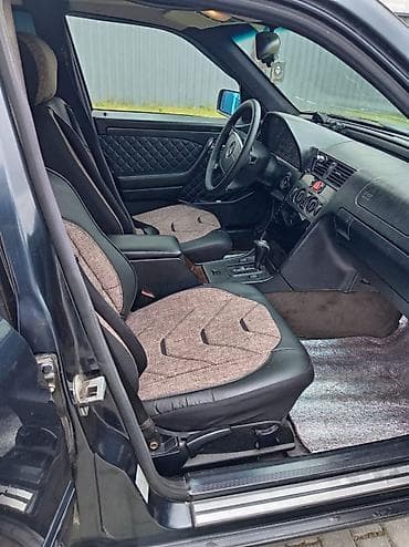 mercedes c klass: Mercedes‑Benz C‑Class sedan - Kuzov: 4 qapılı sedan, tünd göy rəng - — 4