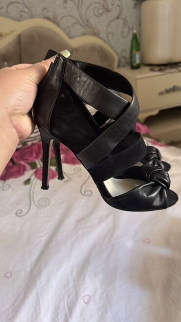 женские туфли с ремешком: Размер: 38, цвет - Черный, Б/у — 2