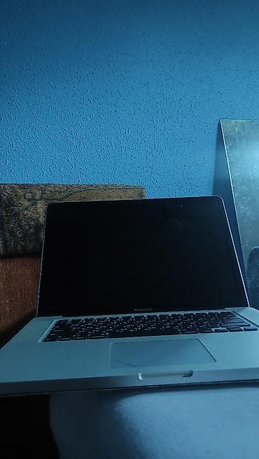 Mackbook pro köhne modeldir,zaltelaya taxanda işığı yanır ama — 3