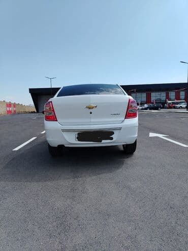 mersedes c 230: Ağ rəngdə Chevrolet Cobalt avtomobili. Salonda oturacaqlar üçün — 26