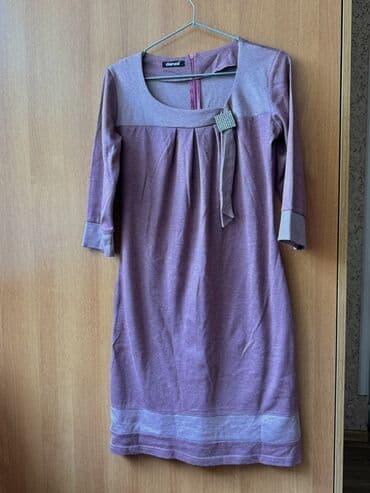 Zərif dizaynlı tünd çəhrayı-bənövşəyi rəngdə qadın paltarı. (M/L)