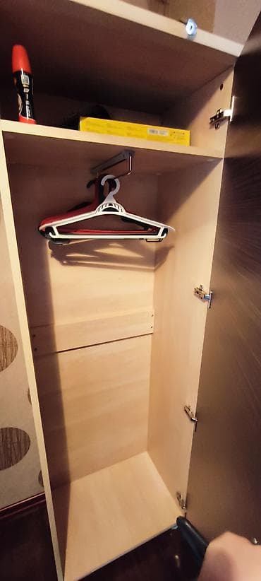 İşlənmiş, 1 qapı, Təkərli, Qəhvəyi, Taxta, Açılan, Düz dolab