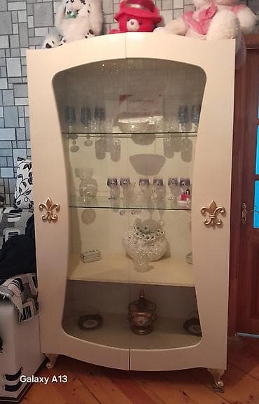 Zərif naxışlı qonaq otağı mebel dəsti - Vitrin şkaf: Önü şüşəli