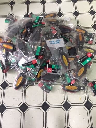 золотые комплекты с бриллиантами в баку: Продаются брелки светящиеся — 2