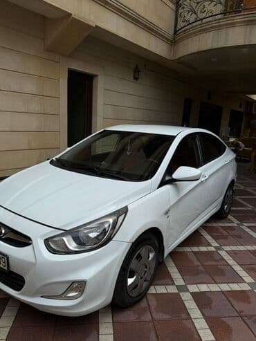 тойота камри 2012 цена: Hyundai Accent sedan – ağ rəng, 4 qapı, şəhər üçün rahat və ekonomik — 4