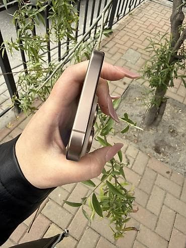 x7 pro: IPhone 16 Pro, 256 GB, Desert Titanium, Face ID — 4