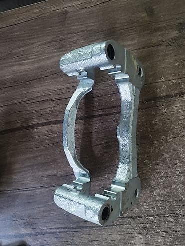 mini mator: Əyləc kaliperi dayağı (bracket) - Material: möhkəm tökmə metal — 1