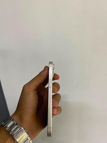 a 02: IPhone 14, 128 GB, White Titanium — 5