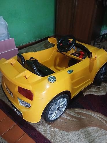 Uşaq üçün elektrikli maşın – sarı rəngli sport kabriolet - İki