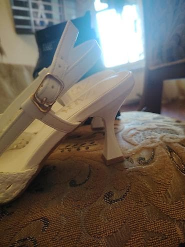 Basanoşka və səndəllər: Məhsul: Qadın ayaqqabıları – 2 cüt 1) Qara torlu sandal/bootie - — 4