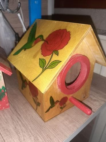 qara mal: Quş yuvası Olçüsü 15*12*12 - Material: ağac - Dizayn: sarı damlı, ön — 6