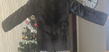 женские атласные длинные перчатки: Qara rəngli qadın kürk paltosu - Klassik qısa-palto kəsimi, düz — 4