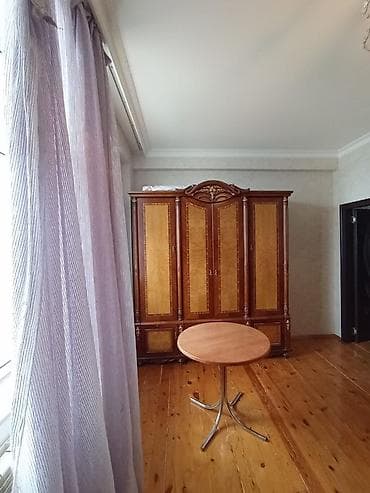 işləmiş divan: Klassik üslubda tam mebel dəsti Tərkibi: - Yataq otağı üçün geniş — 3